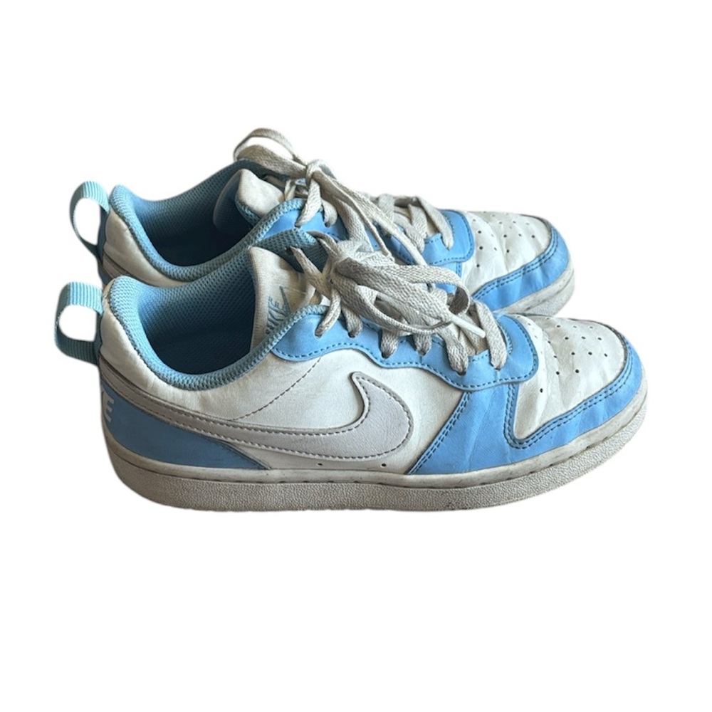 NIKE Light Blue White Sneakers, size 4Y